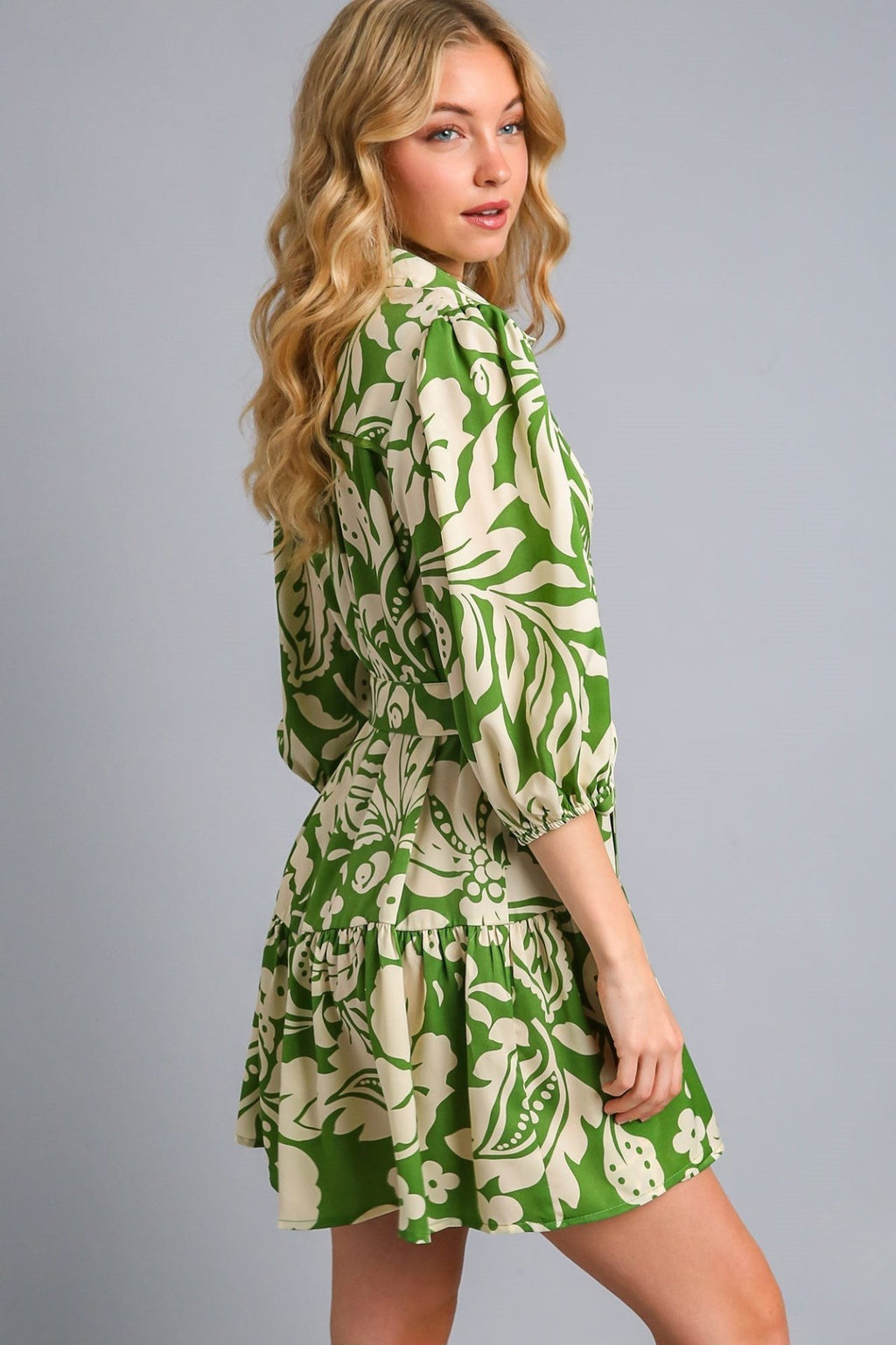 Casual Two-Tone Floral Dress with Flattering Belted Waist