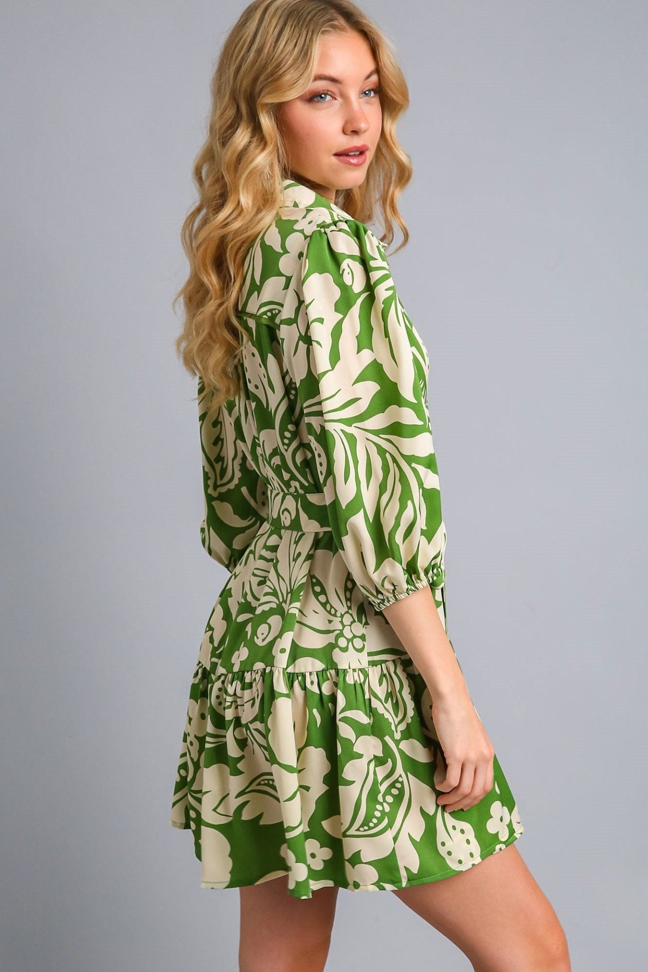Casual Two-Tone Floral Dress with Flattering Belted Waist
