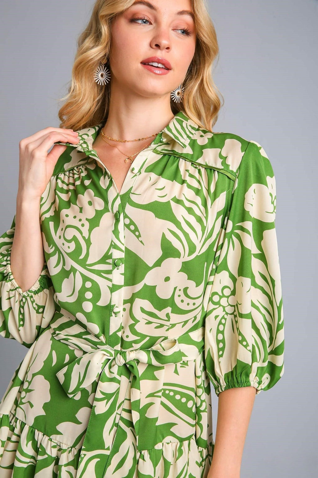 Casual Two-Tone Floral Dress with Flattering Belted Waist