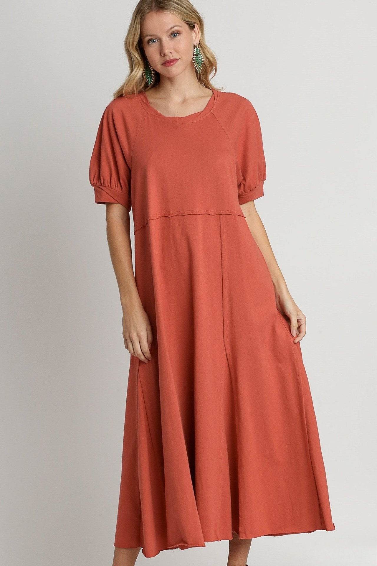 Rose Clay Knitted Dress with Round Neck and Bubble Sleeves