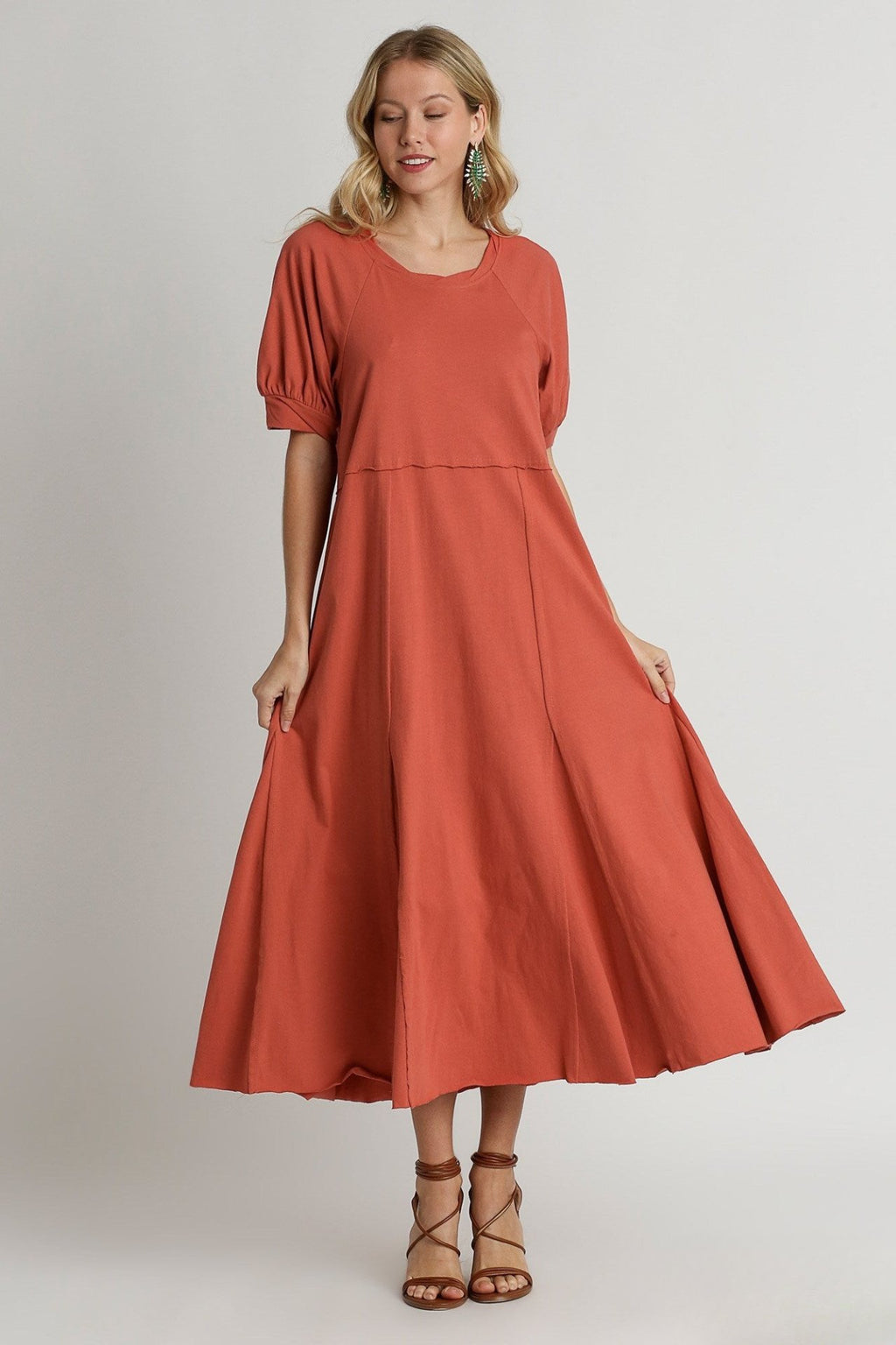 Rose Clay Knitted Dress with Round Neck and Bubble Sleeves