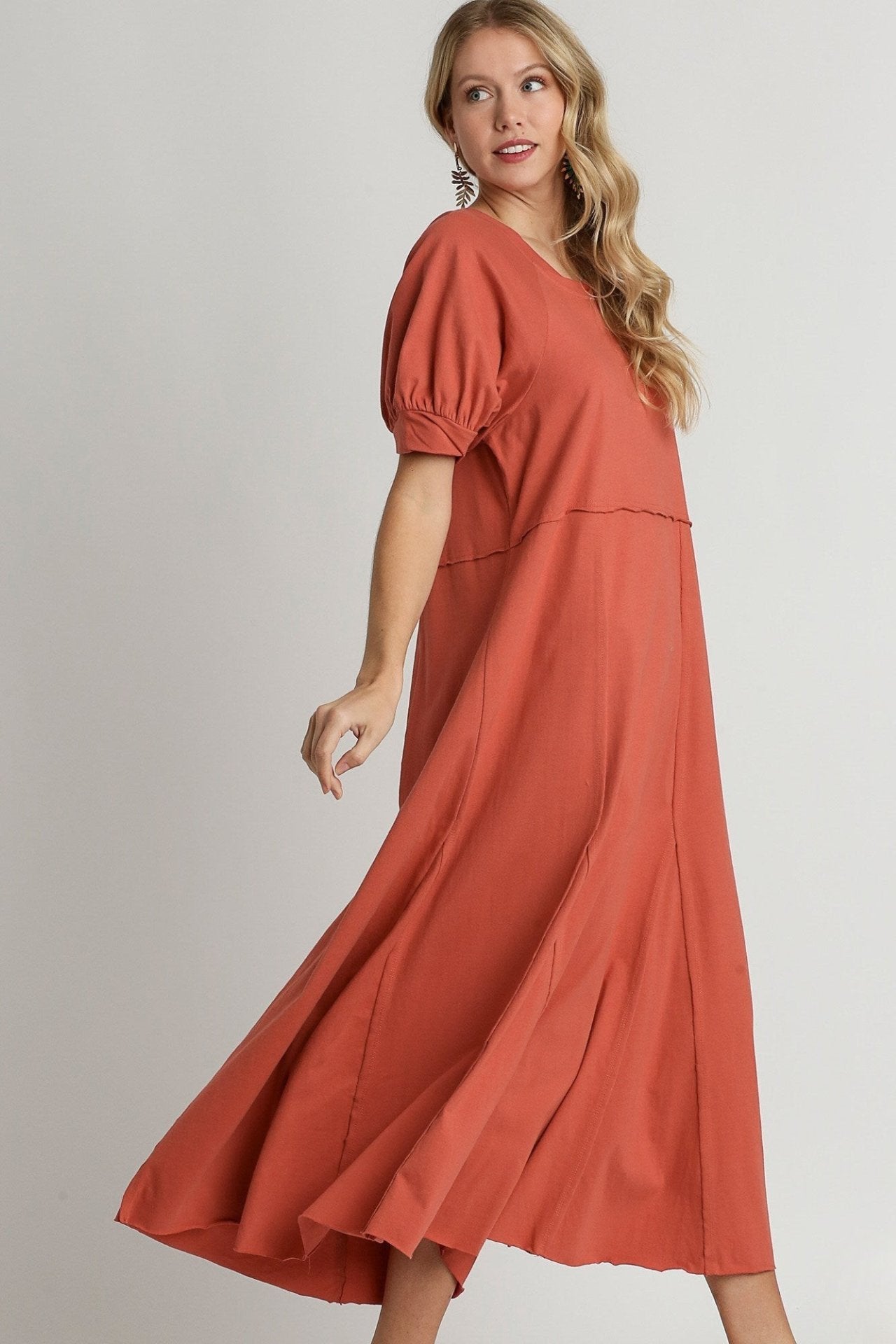 Rose Clay Knitted Dress with Round Neck and Bubble Sleeves