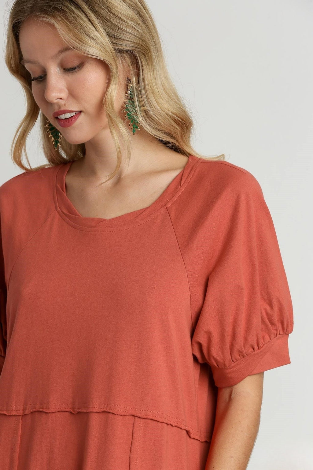 Rose Clay Knitted Dress with Round Neck and Bubble Sleeves